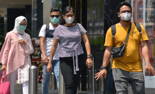 India reports 1,61,736 new COVID-19 cases, 879 deaths