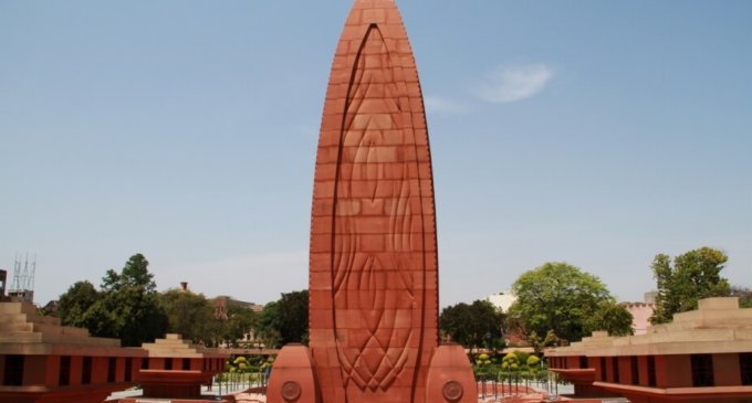 PM Modi pays tributes to Jallianwala Bagh massacre victims