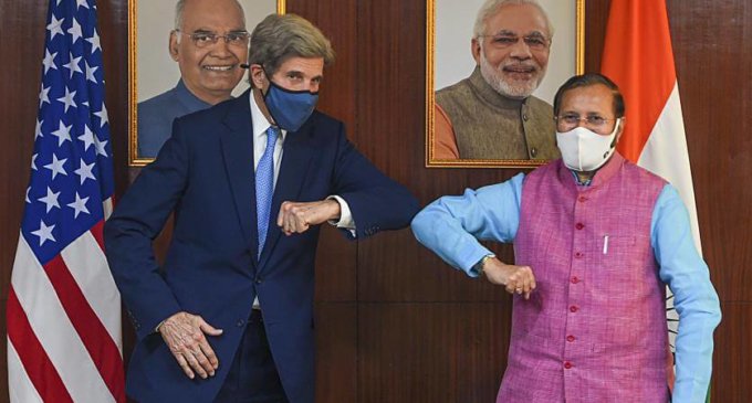 Prakash Javadekar meets John Kerry, discusses climate, joint research