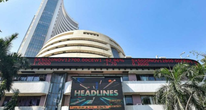 Equity indices flat, metal scrips lose