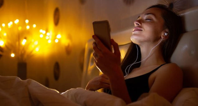Study suggests music listening near bedtime can be disruptive to sleep