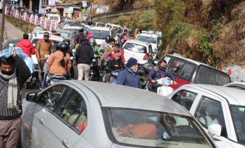 COVID-19: 8,000 tourist vehicles sent back from Mussoorie, Nainital