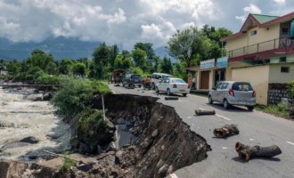 Chandigarh-Manali Highway closed due to landslide, restoration work underway Chandigarh-Manali Highway closed due to landslide, restoration work underway