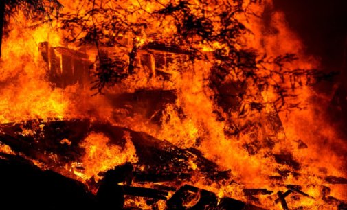Huge California wildfire destroys multiple buildings