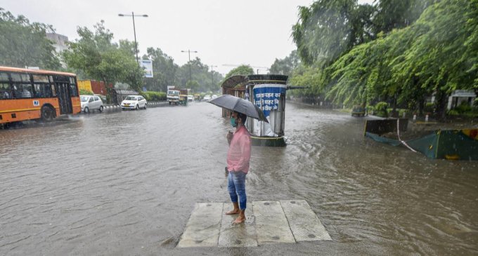 Rain lashes parts of Delhi, IMD predicts more rainfall