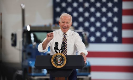US President calls on states to offer 100 dollars vaccine incentive