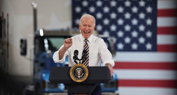 US President calls on states to offer 100 dollars vaccine incentive