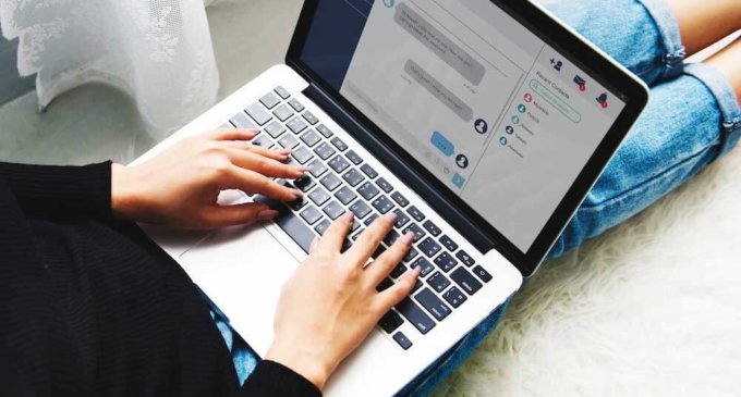 What are the benefits of Online Chatting?