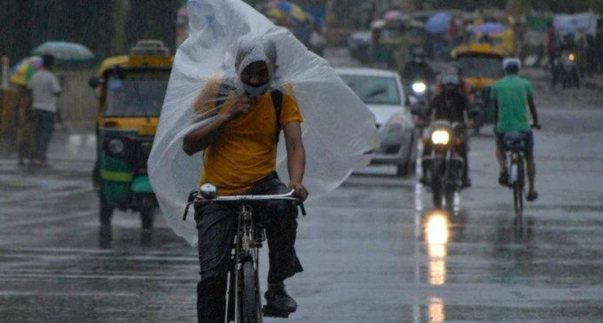 IMD predicts light intensity rain in parts of Delhi-NCR during next 2 hrs