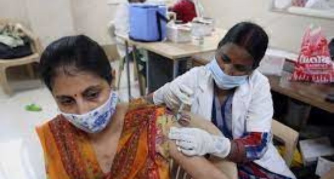 India logs 33,376 new COVID-19 cases