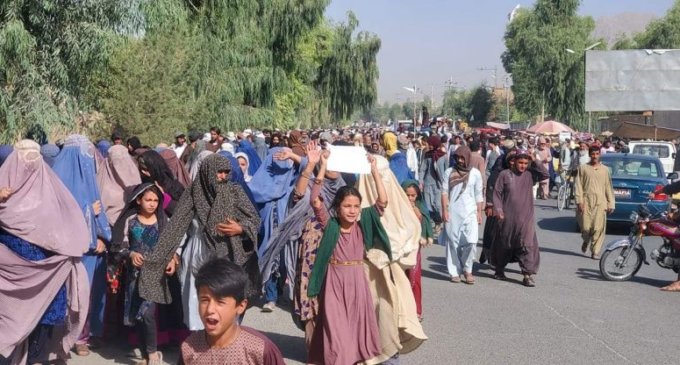 Thousands protest in Afghanistan’s Kandahar against evacuation order by Taliban