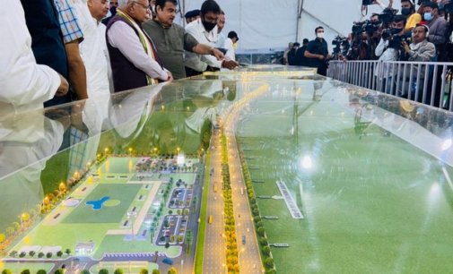 Nitin Gadkari reviews progress of Delhi-Mumbai Expressway