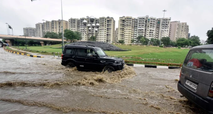 Rain lashes parts of Delhi-NCR, IMD issues orange alert
