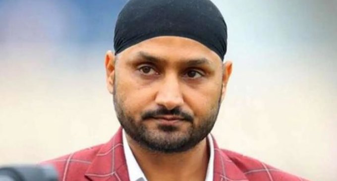 Harbhajan asks journalist to listen to Ramiz Raja’s views on Amir before supporting pacer