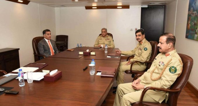 Pak Army Chief visits ISI headquarters amid tussle with Imran Khan govt