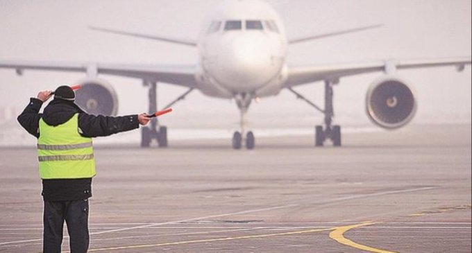 Despite low visibility, flight operations run smoothly at Delhi airport