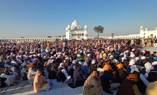 Indian Sikh pilgrims cross over to Pakistan through Kartarpur corridor