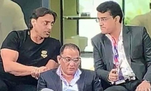 Shoaib Akhtar meets ‘old friend’ Sourav Ganguly during T20 WC Final