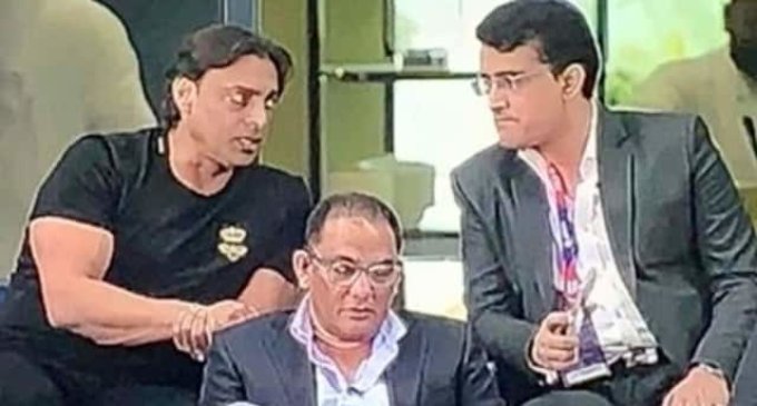 Shoaib Akhtar meets ‘old friend’ Sourav Ganguly during T20 WC Final