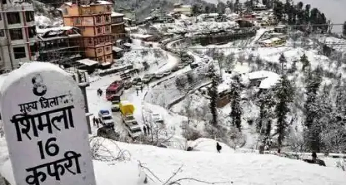 Districts in Himachal Pradesh receives fresh spell of snowfall, temperature expected to drop