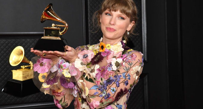 Celebrities defend Taylor Swift after Damon Albarn’s songwriting comments