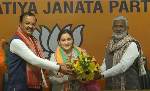Mulayam Singh Yadav’s daughter-in-law Aparna joins BJP
