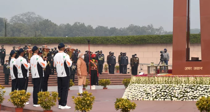 PM Modi pays tributes at National War Memorial ahead of R-Day celebrations