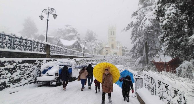Roads blocked, power, water supply disrupted amid snowfall in Himachal Pradesh