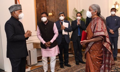 FM Nirmala Sitharaman calls on President Kovind before presenting Budget 2022-23