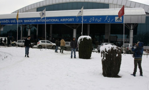 J-K: Flights delayed at Srinagar airport due to heavy snowfall