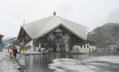 Hemkund Sahib: Breathtaking lake holy for Sikhs