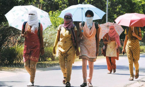 Heat wave sweeps across India