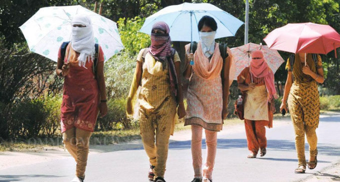 Heat wave sweeps across India