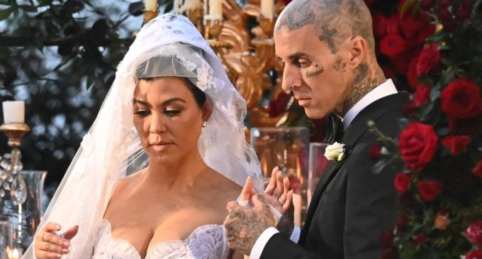 Kourtney Kardashian, Travis Barker get married for third time in lavish Italian ceremony