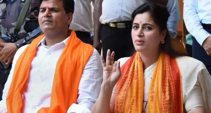 Maharashtra: Rana couple gets bail in Hanuman Chalisa row