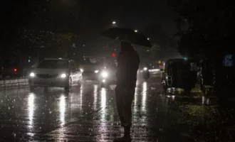 Rain, thunderstorm lash Delhi again Rain, thunderstorm lash Delhi again
