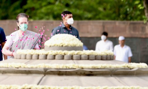 Sonia, Priyanka Gandhi pay homage to former PM Rajiv Gandhi on his death anniversary
