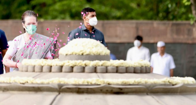 Sonia, Priyanka Gandhi pay homage to former PM Rajiv Gandhi on his death anniversary