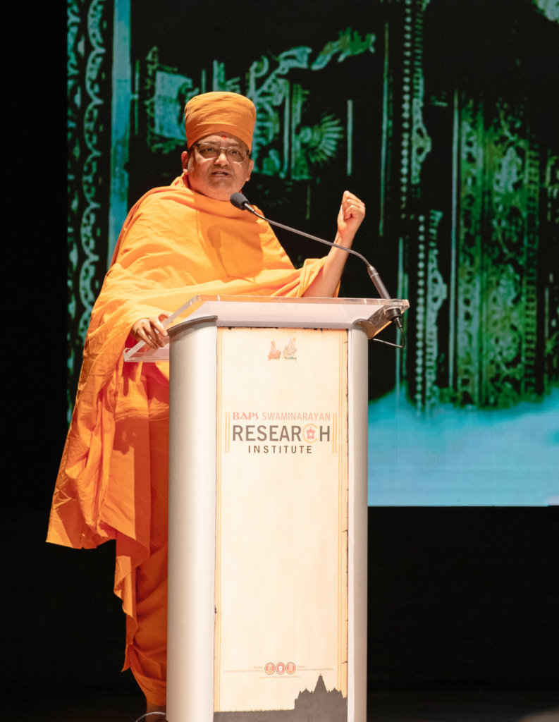 Mahamahopadhyay Bhadreshdas Swami, addressing the inaugural assembly reinforcing HH Mahant Swami Maharaj’s messages of global harmony, public service and educational excellence. He encouraged children and youth to explore their interests in the areas of arts and Hindu philosophy.