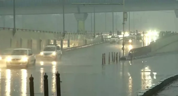 Delhi: Rain lashes several parts of city
