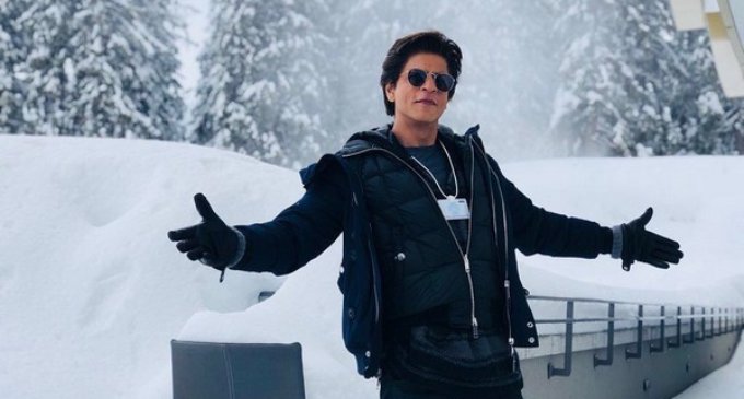 SRK clocks 30 years in cinema: 7 times he had everyone in splits with witty replies!