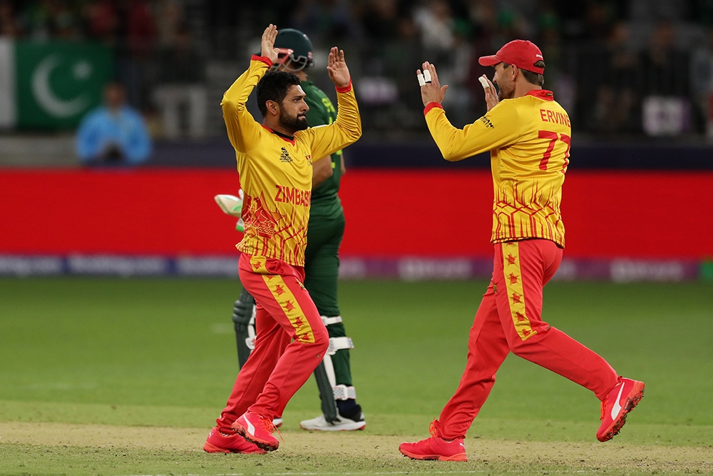 T20 WC: Zimbabwe hold nerve to upset Pakistan by one run in thriller - Vimarsana News