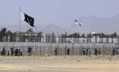 Taliban shuts down main border point with Pakistan